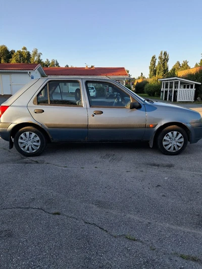 Ford Fiesta 2001, kuva 4/6