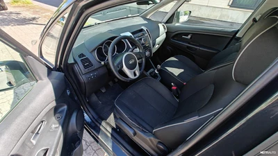 Kia Venga 1,4 CRDi ISG EX 5D EcoDynamics 2010, photo 6/12