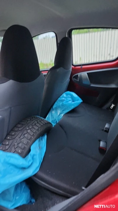 Toyota Aygo 2012, photo 2/11