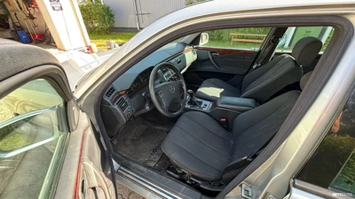 Mercedes-Benz E 200 2000, photo 7/9