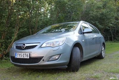 Opel Astra 2012, kuva 1/10