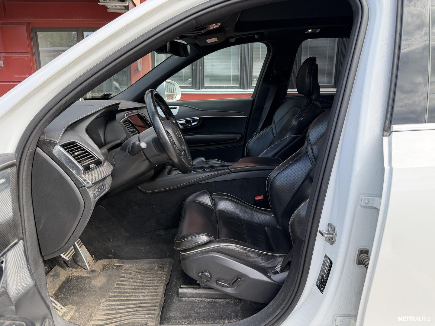 Volvo XC90 2017, photo 7/39