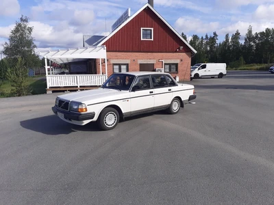 Volvo 240 1989, kuva 1/4