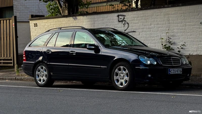 Mercedes-Benz C 2006, kuva 1/10