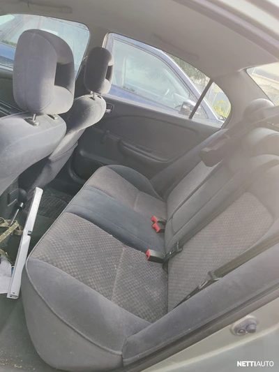 Toyota Avensis 2001, photo 5/8