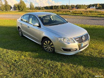 Volkswagen Passat 2010, photo 2/17