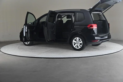 Volkswagen Touran 2022, photo 7/10