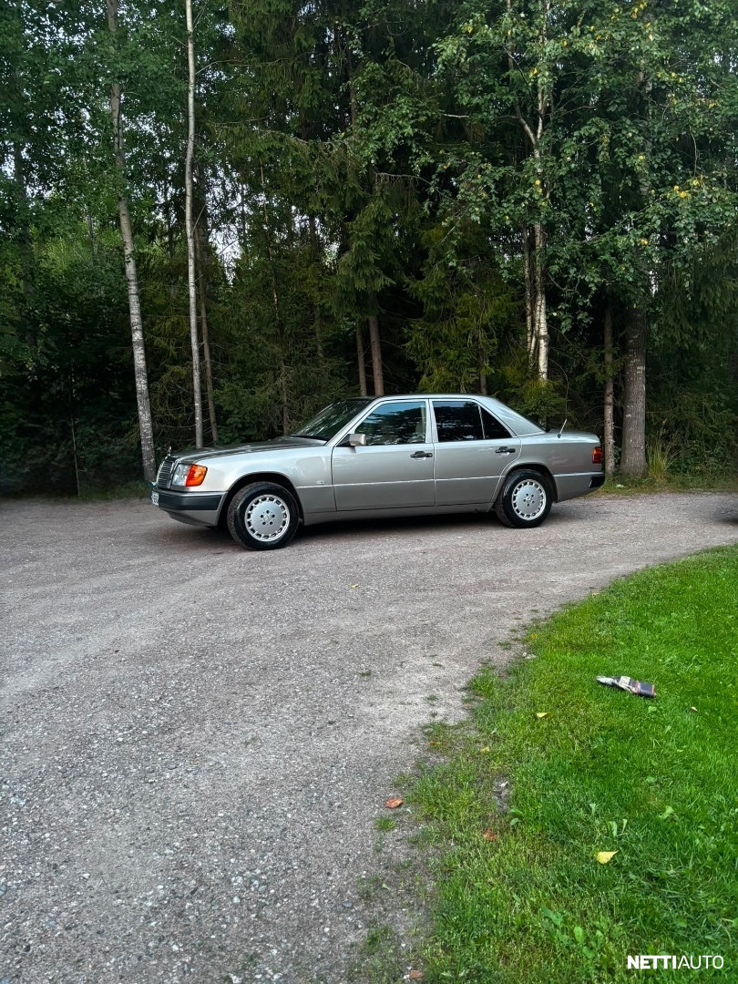 Mercedes-Benz 230