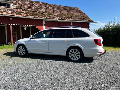 Skoda Superb 2014, photo 6/16