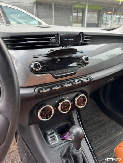 Alfa Romeo Giulietta 2011, kuva 6/8