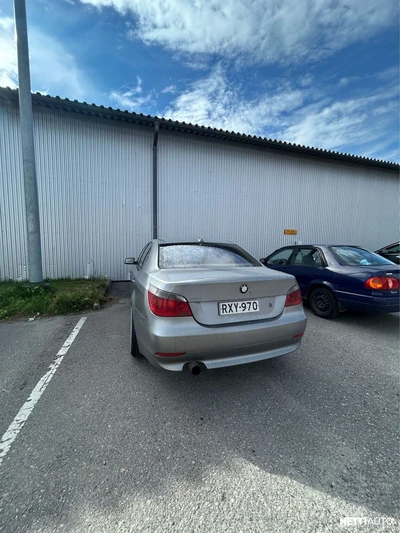 BMW 530 2004, photo 2/2