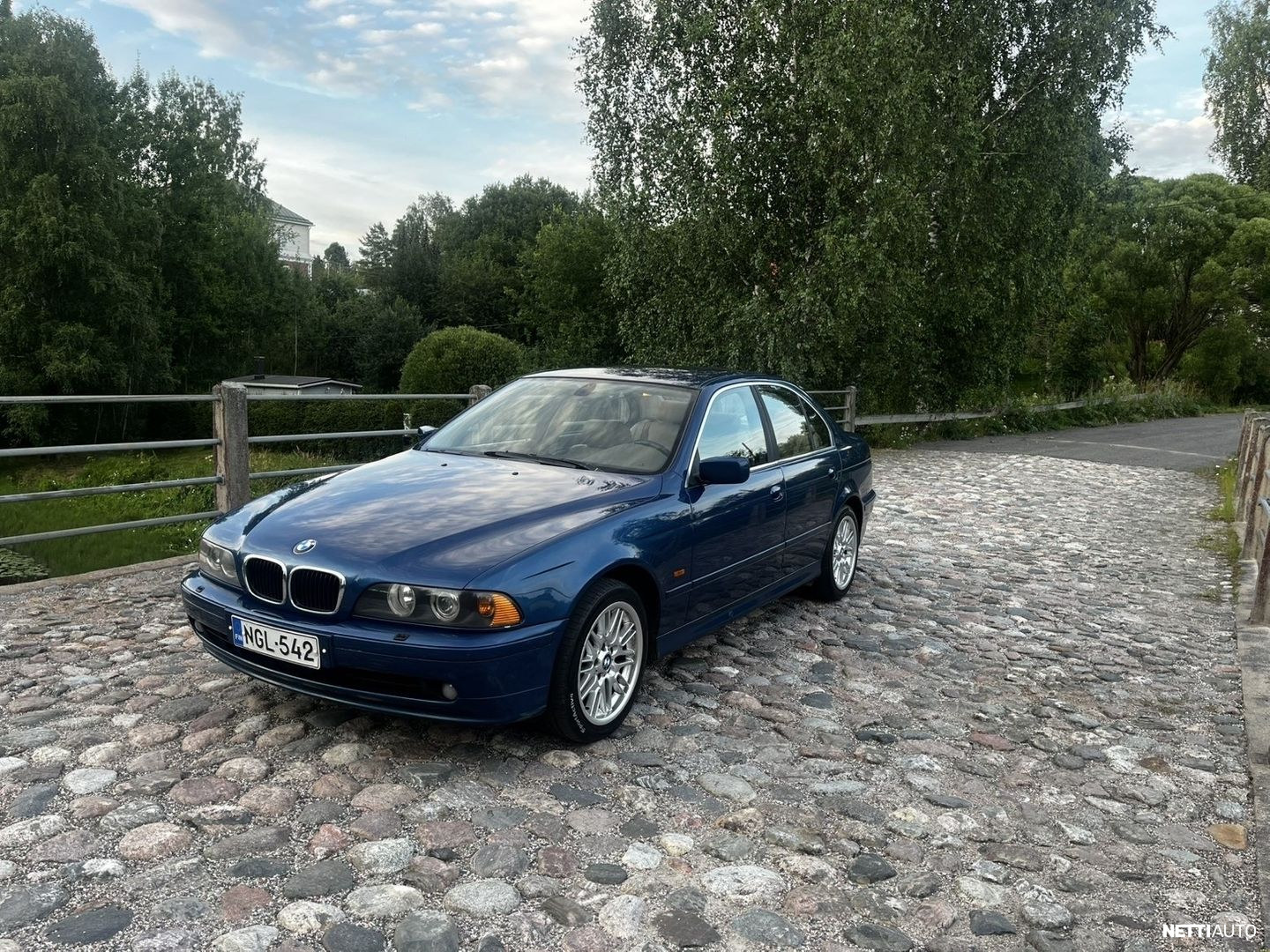 BMW 525