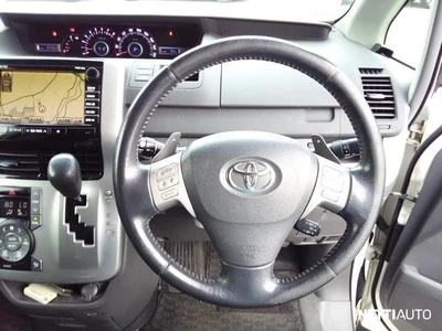 Toyota Voxy 2007, kuva 5/13