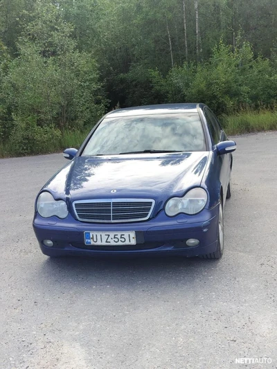 Mercedes-Benz 220 2001, kuva 2/8