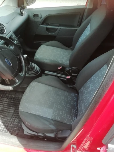 Ford Fiesta 1,3i 60hv Comfort 5d 2004, photo 4/6