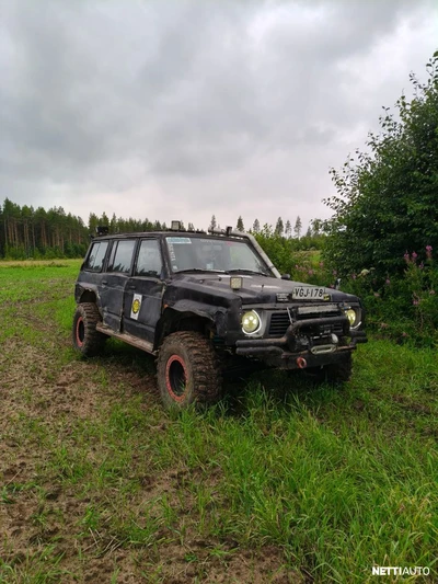 Nissan Patrol 1991, photo 1/4