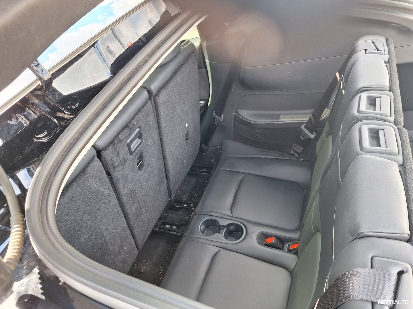 Tesla Model Y 2025, photo 7/7