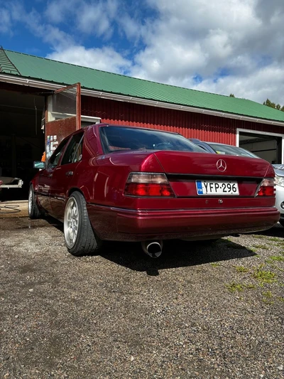 Mercedes-Benz 124 1994, kuva 5/17