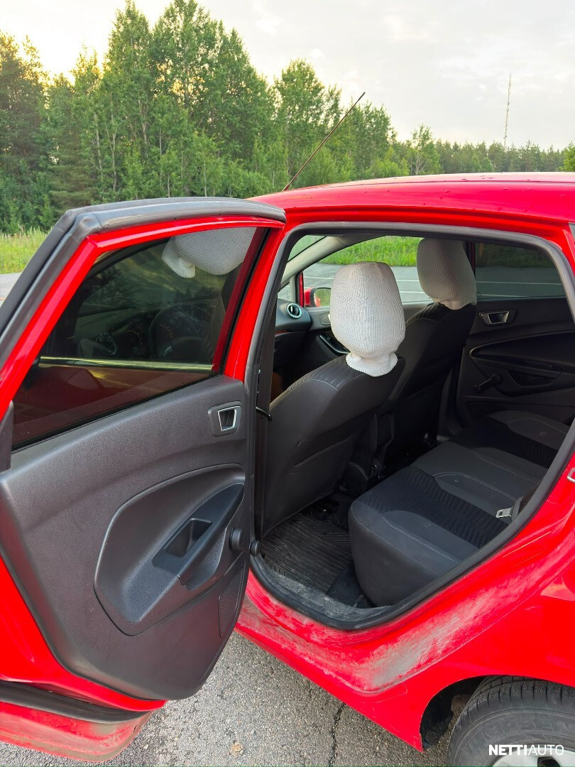 Ford Fiesta 2015, photo 5/22