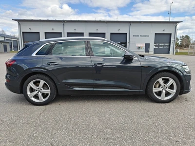 Audi e-tron 2020, photo 1/10