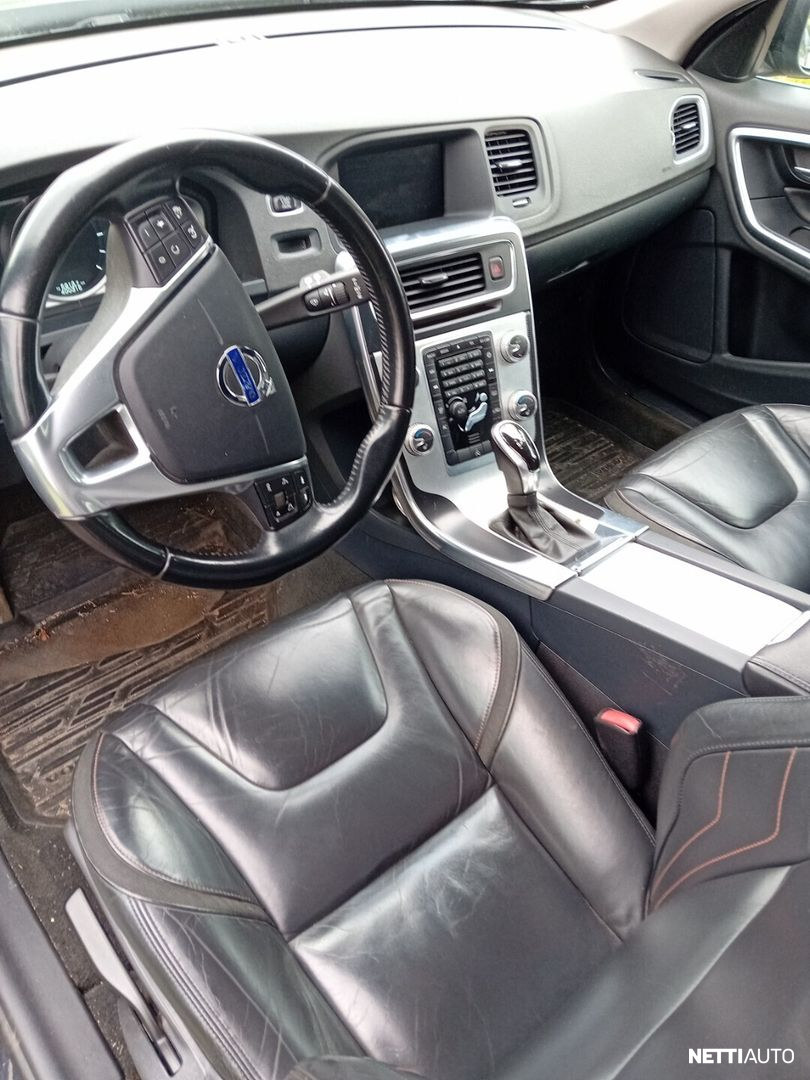 Volvo V60 2015, photo 5/10