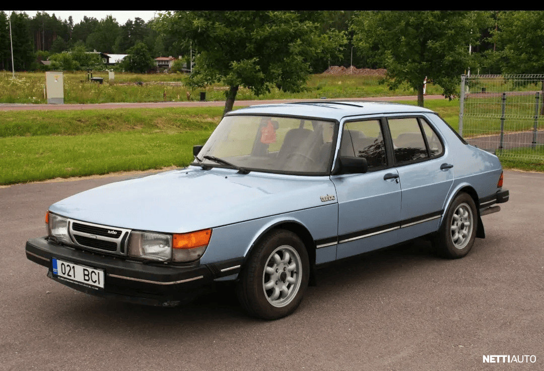 Saab 900