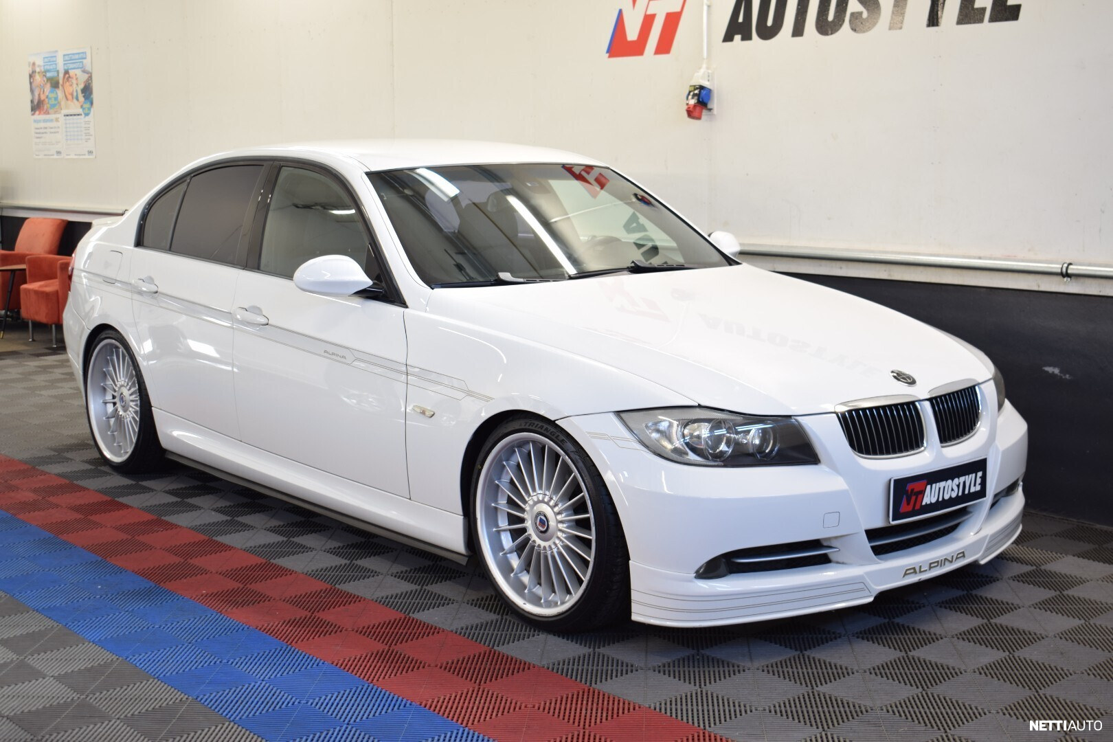 BMW 323