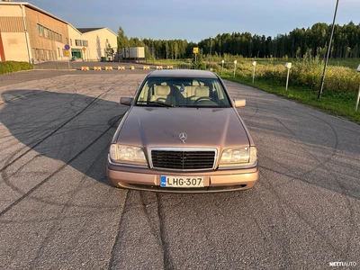 Mercedes-Benz C 200 1995, kuva 1/9