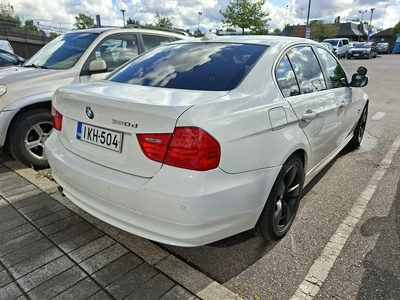 BMW 320 2011, photo 2/5