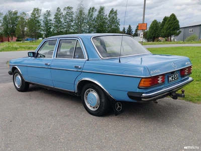 Mercedes-Benz 240 123 1982, photo 2/6