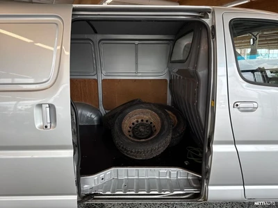 Toyota Hiace 2,5 D-4D 95 4ov 2008, kuva 5/29
