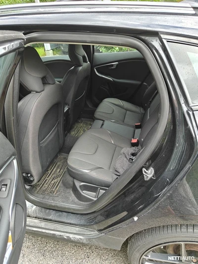 Volvo V40 Cross Country D2 Momentum 2015, photo 5/7