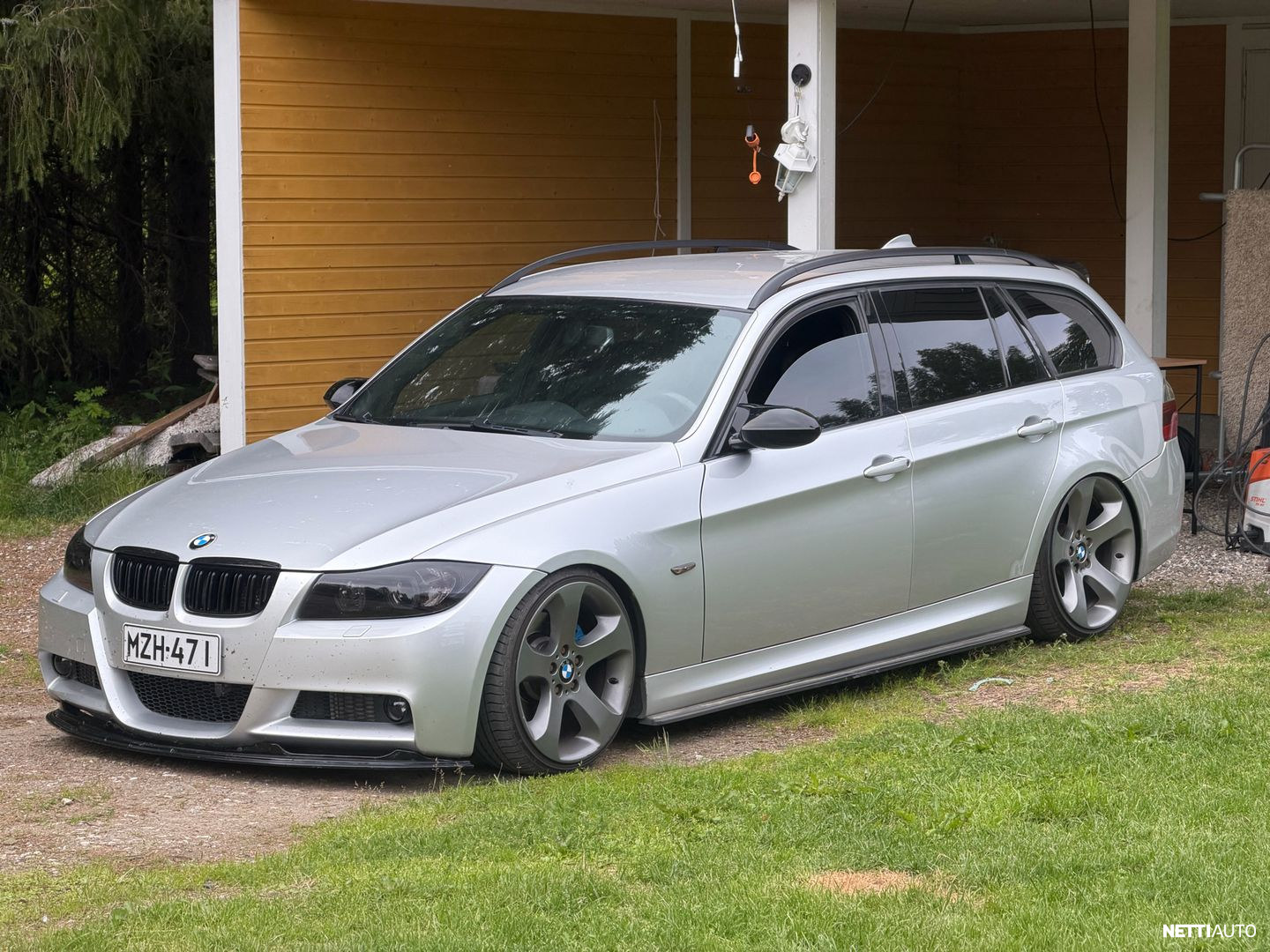 BMW 330