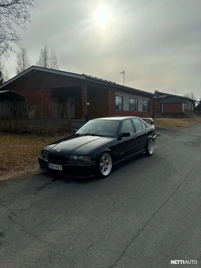 BMW 323 E36 1995, photo 2/3