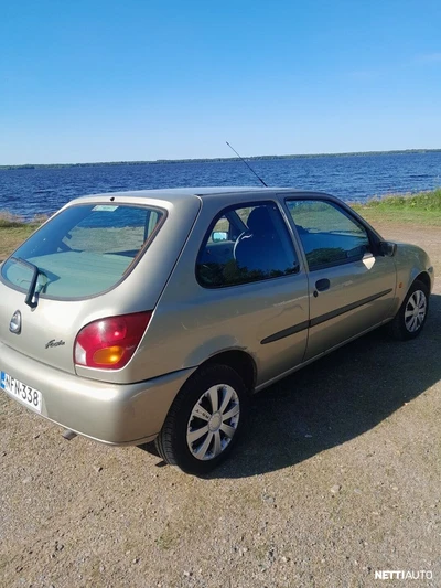 Ford Fiesta 1999, kuva 3/6