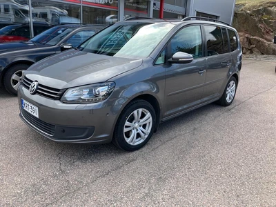Volkswagen Touran 2012, photo 1/17