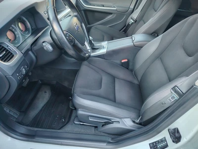 Volvo V60 D3 Momentum aut 2013, kuva 6/19