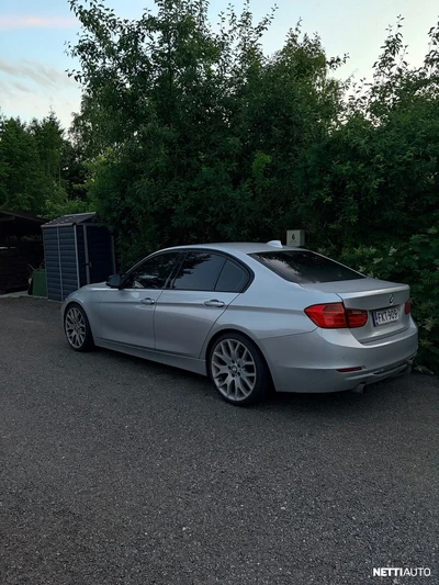 BMW 320 2013, photo 3/4