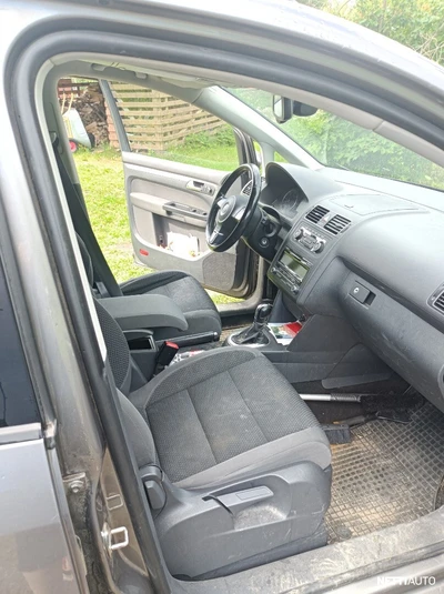 Volkswagen Touran 2011, kuva 3/8