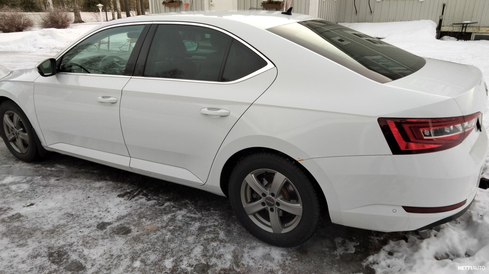 Skoda Superb 2016, photo 6/11