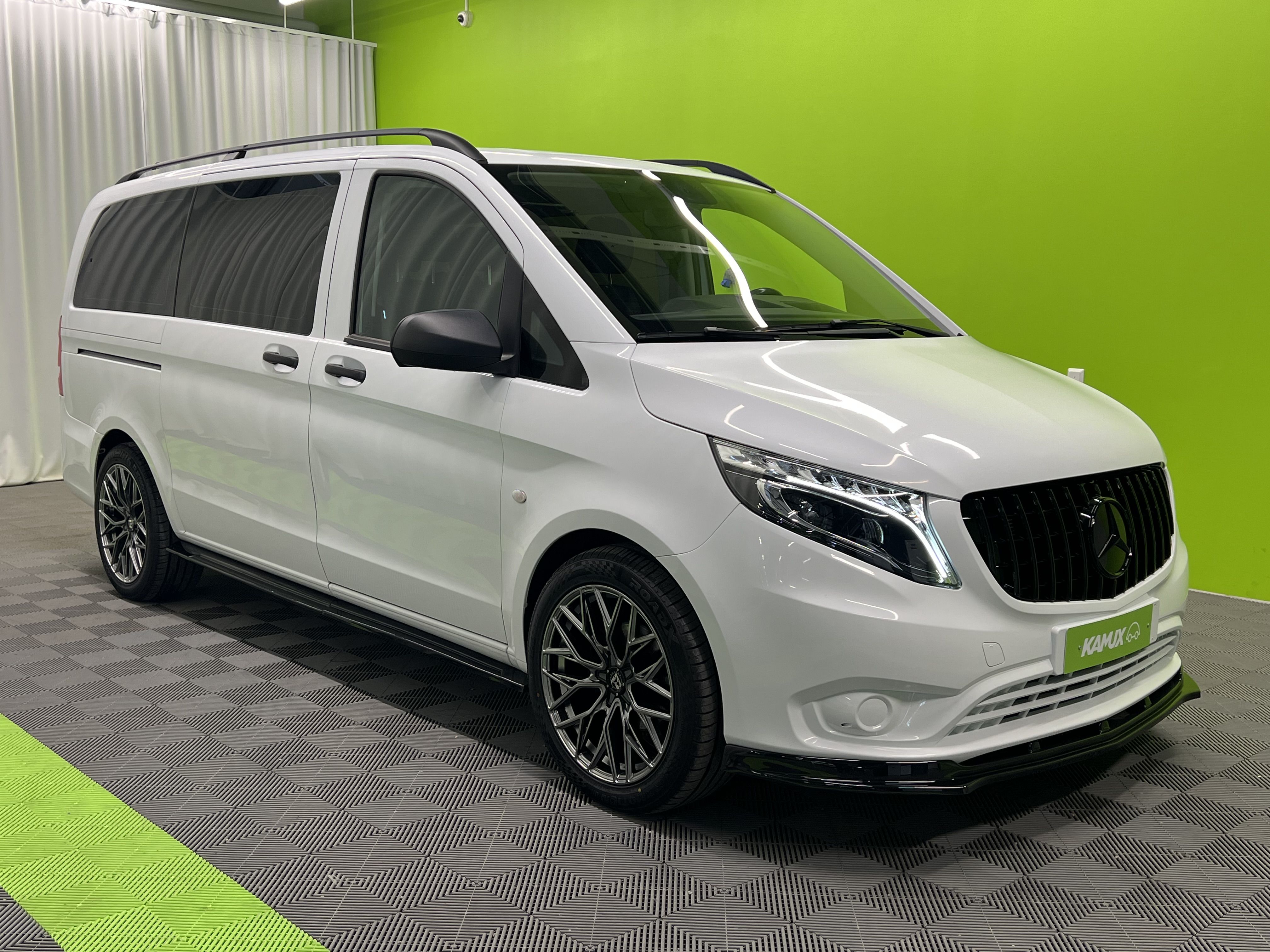 Mercedes-Benz Vito Tourer 114CDI keskipitkä A2 A 9-Paikkainen Sis. ALV