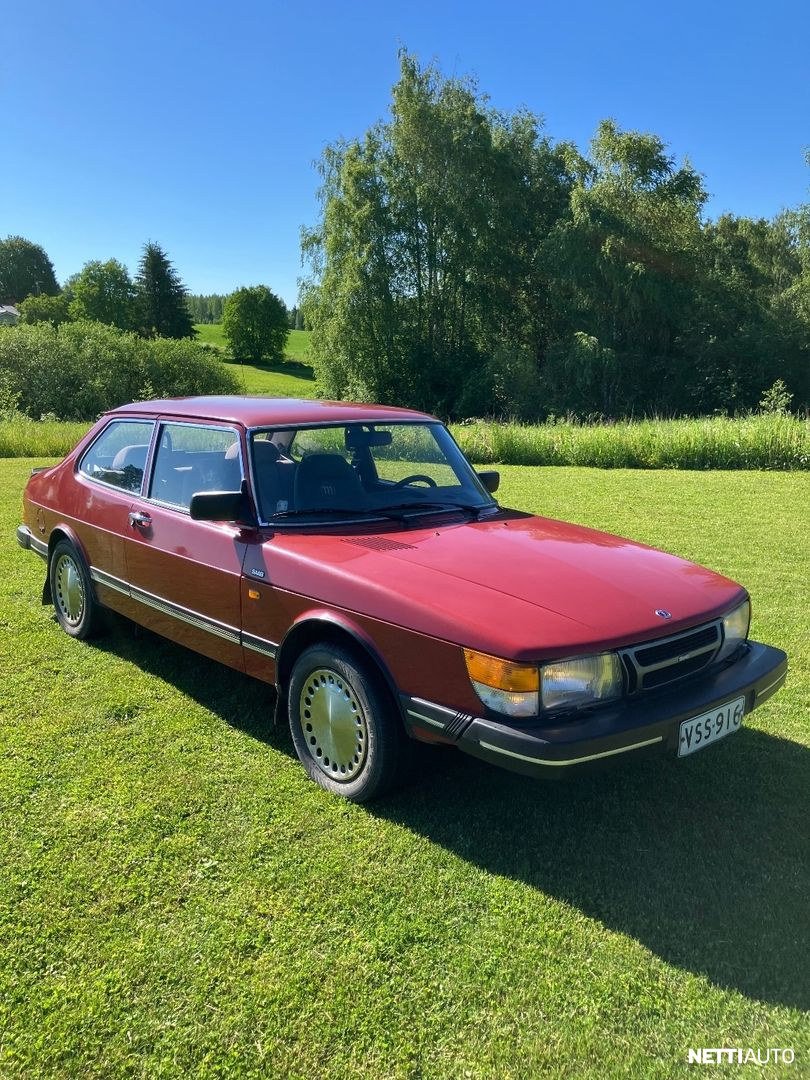 Saab 900