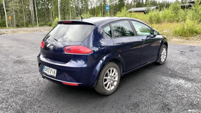 Seat Leon 1,6 TDI DPF CR Style 2010, kuva 5/11