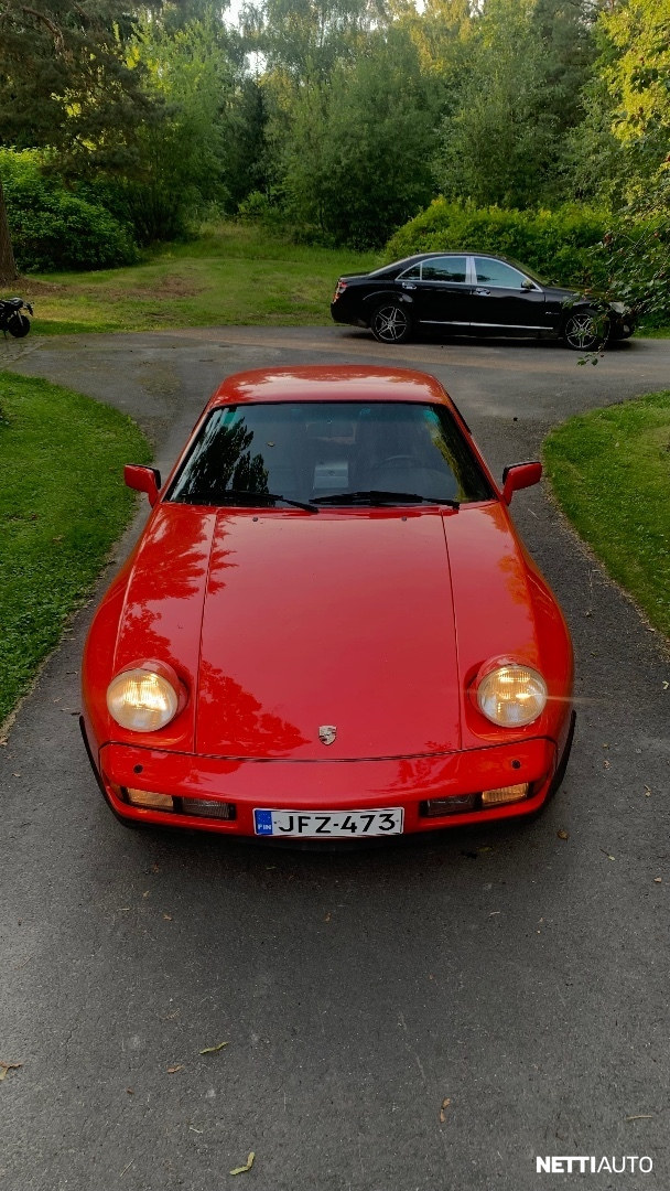 Porsche 928