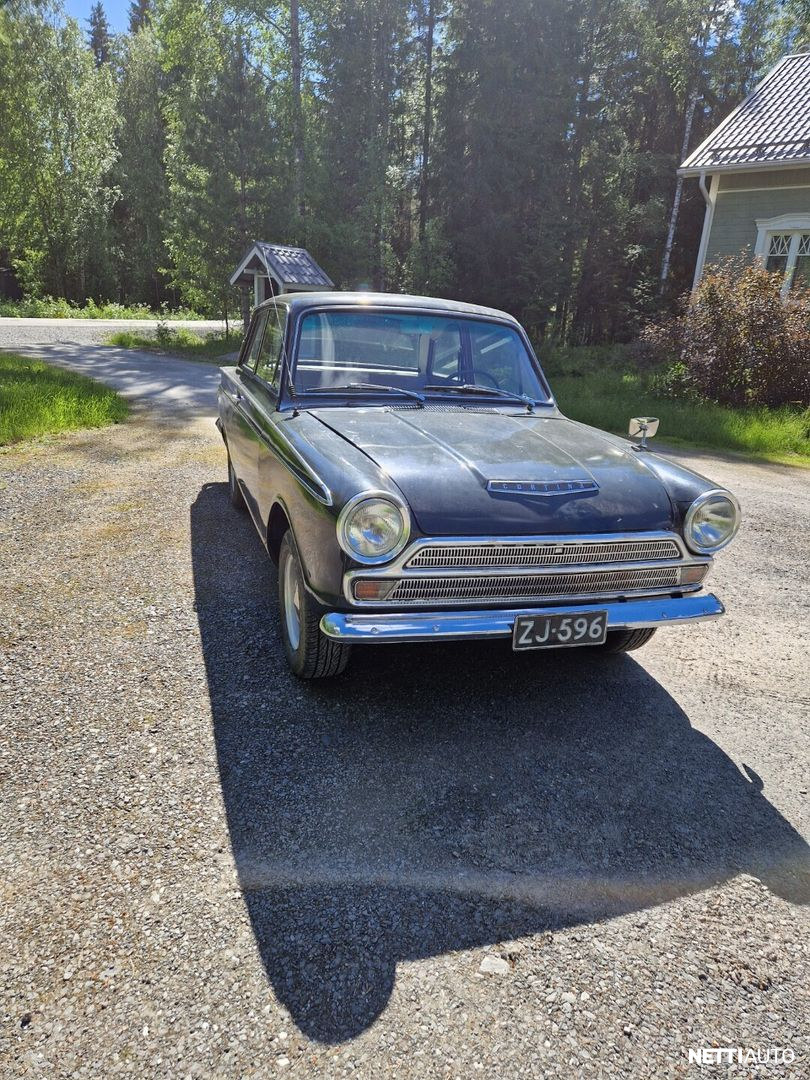 Ford Cortina