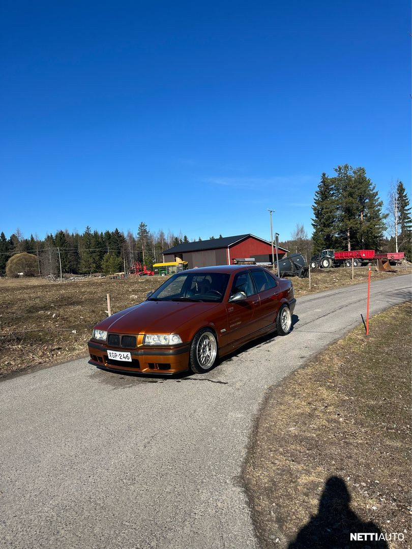 BMW 318iS