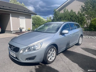 Volvo V60 1,6D DRIVe Momentum 2011, kuva 7/24