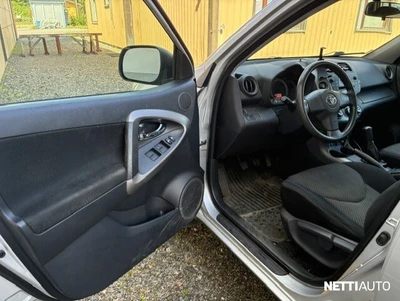 Toyota RAV4 2,0 VVT-i 4WD 2006, kuva 7/19