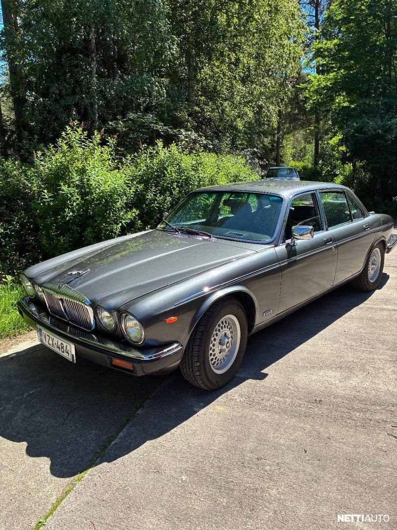 Daimler Double Six