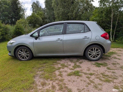 Toyota Auris 1,4 D-4D Linea Sol Blue 5ov 2008, kuva 2/5